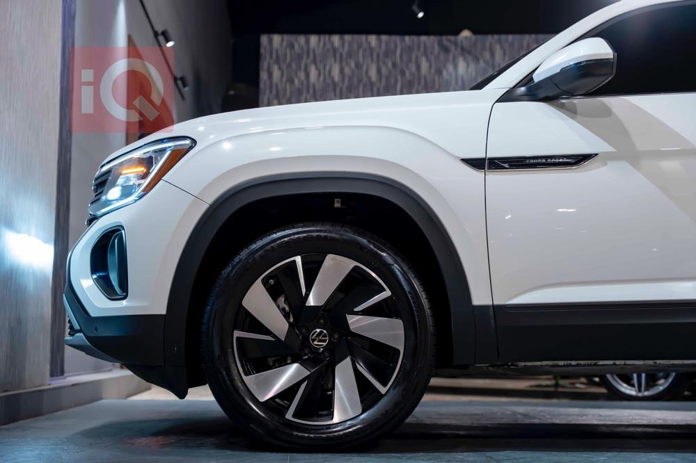 ڤۆڵکسواگن ئەتڵەس کرۆس سپۆرت